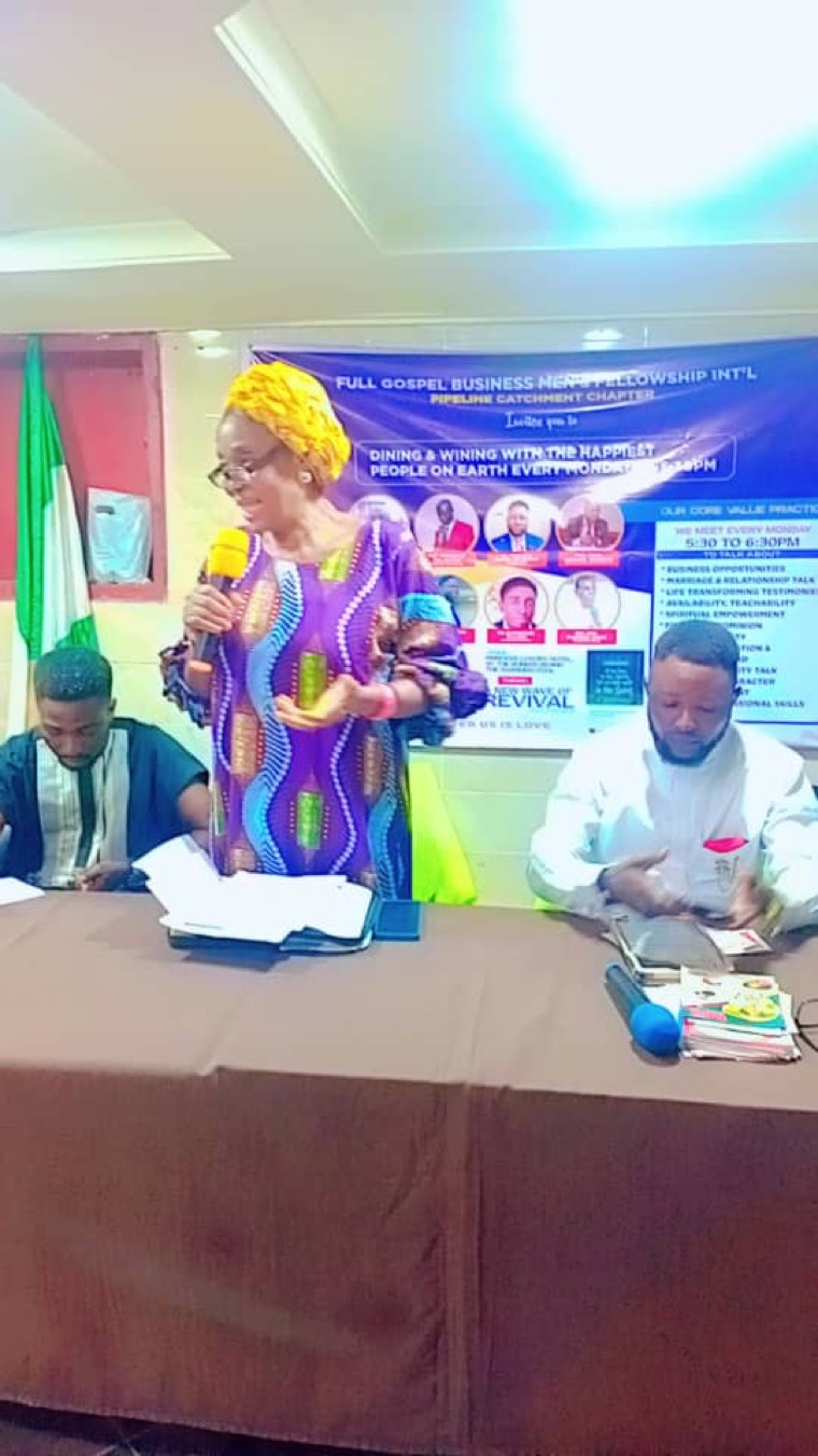 Mrs. Olisa speaking at a fellowship gathering